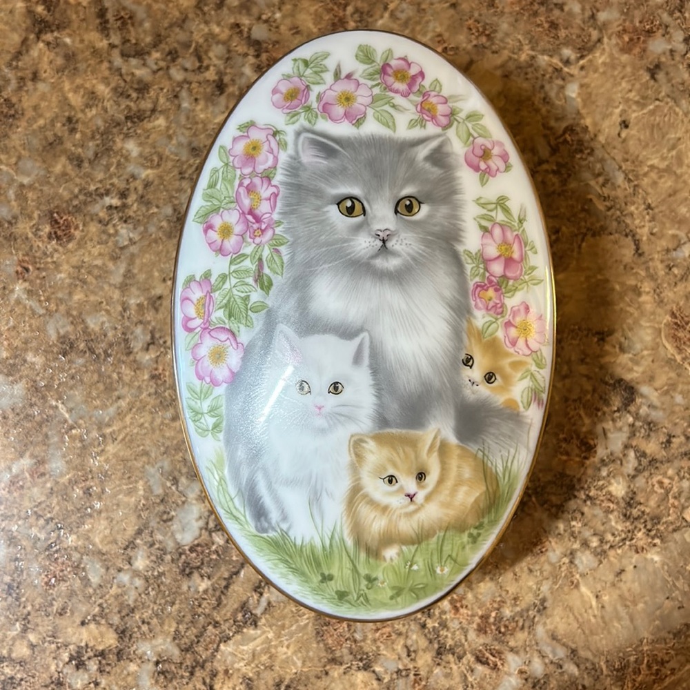Vintage 1981 Mother's Day Porcelain France Trinket Kitten Floral Box